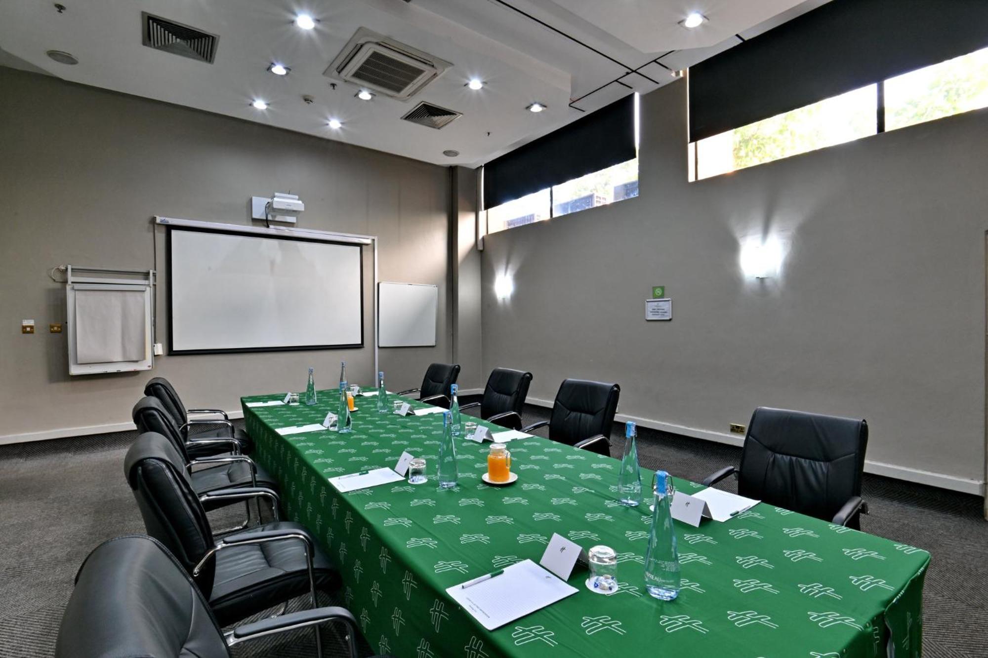Holiday Inn - Harare By Ihg Екстериор снимка