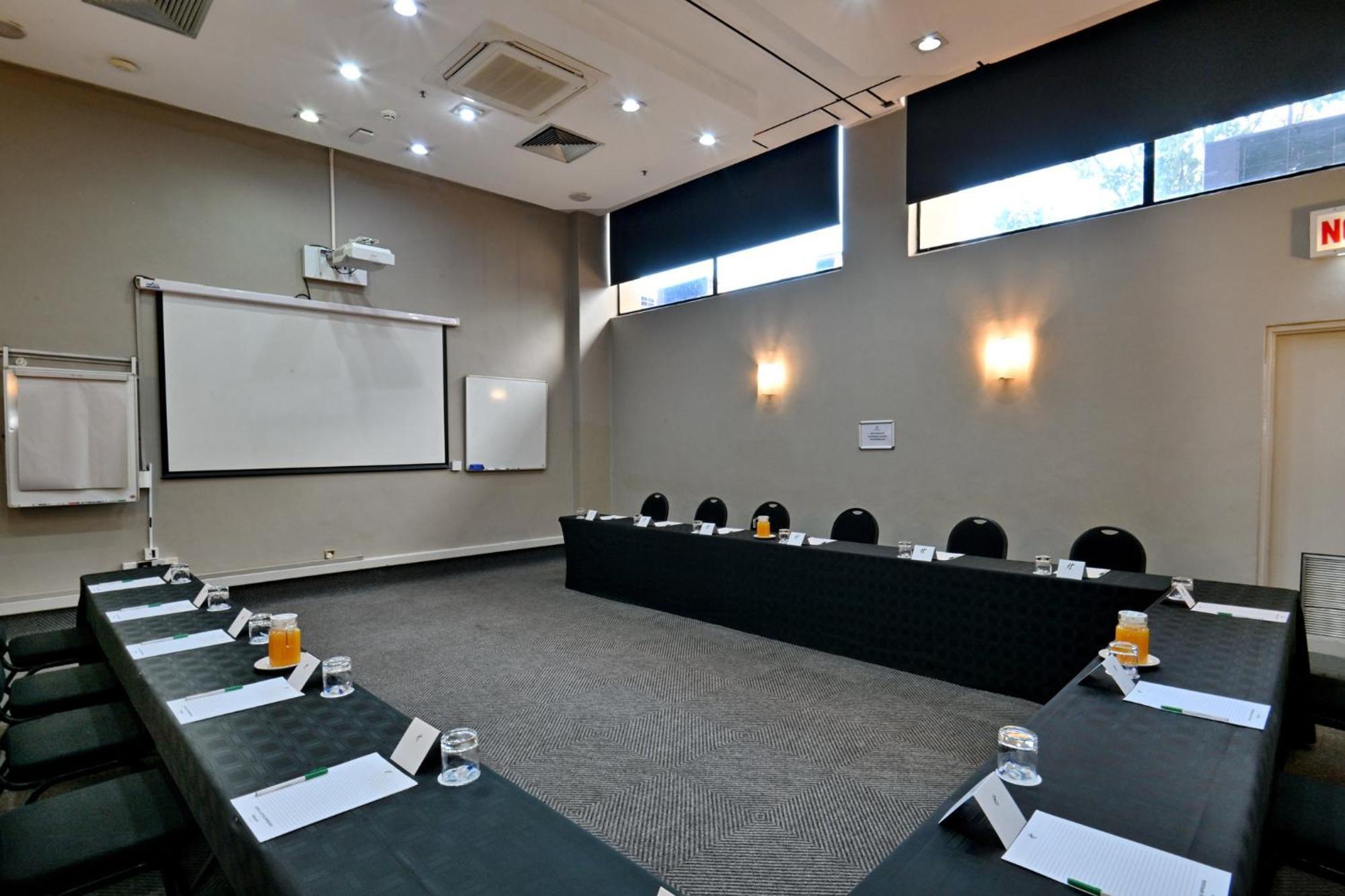Holiday Inn - Harare By Ihg Екстериор снимка