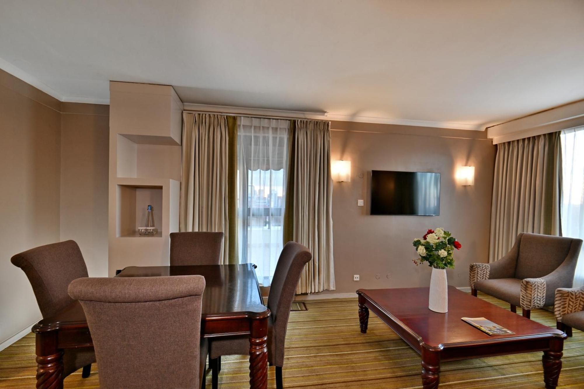 Holiday Inn - Harare By Ihg Екстериор снимка