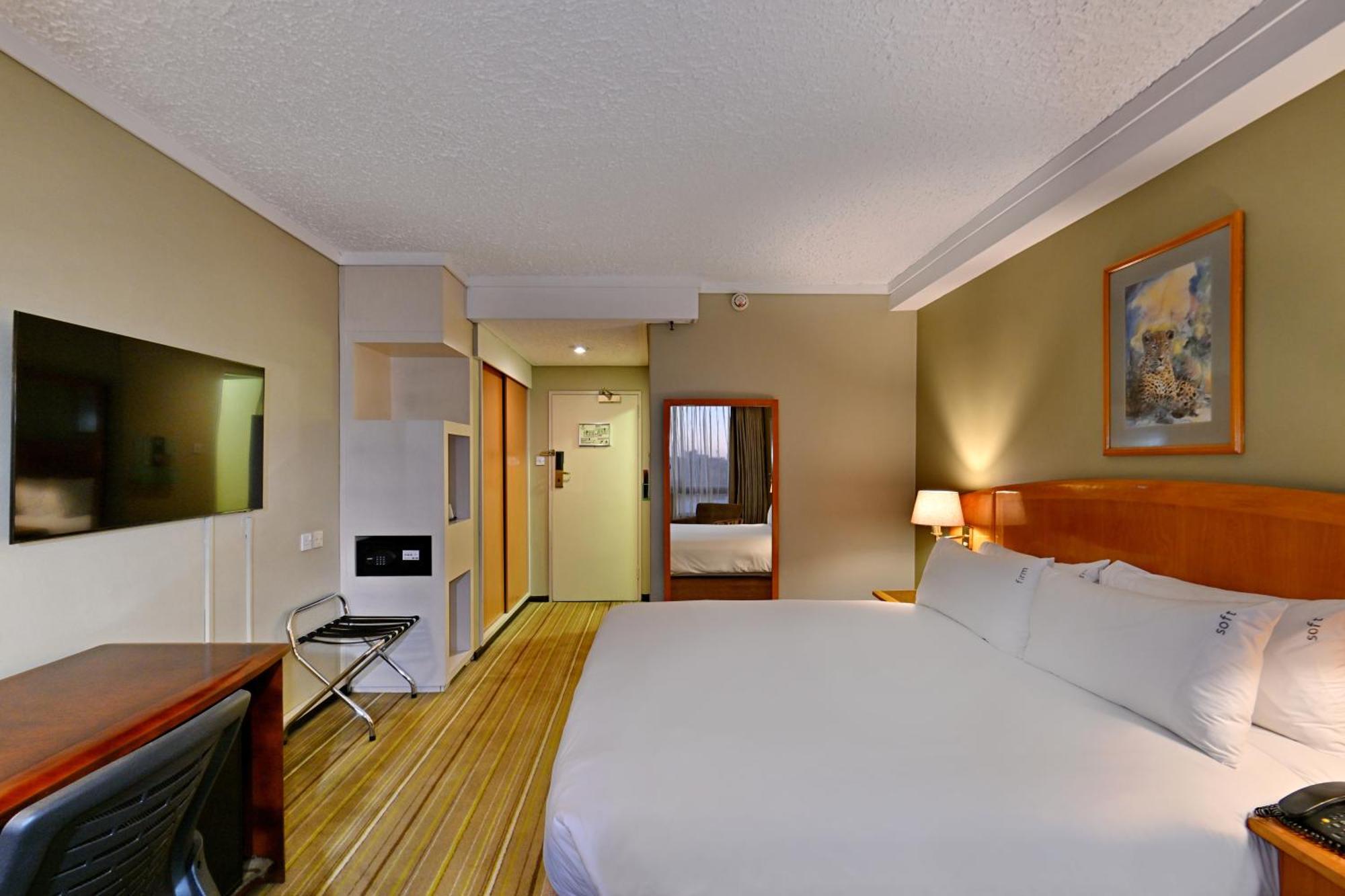 Holiday Inn - Harare By Ihg Екстериор снимка