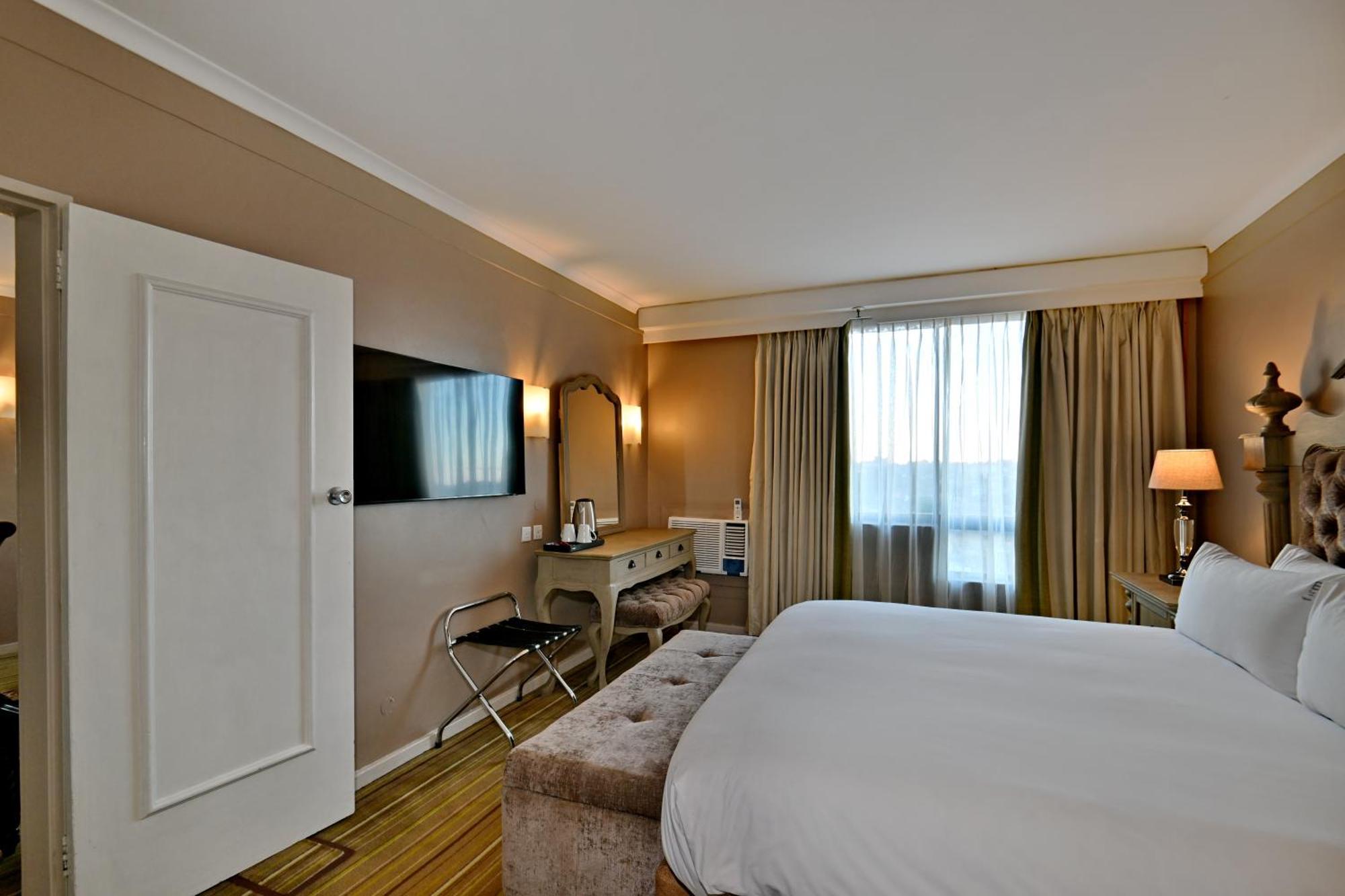 Holiday Inn - Harare By Ihg Екстериор снимка